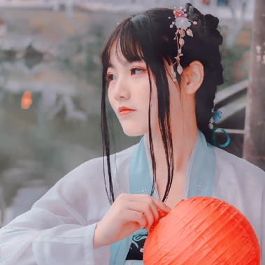 翩翩仙舞帶傘女生頭像，唯美古風(fēng)真人頭像