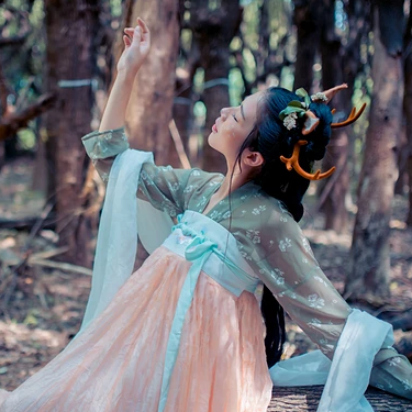 麋鹿精靈女生頭像，唯美古風真人頭像