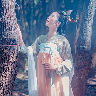 麋鹿精靈女生頭像，唯美古風真人頭像