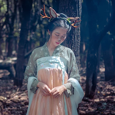 麋鹿精靈女生頭像，唯美古風真人頭像