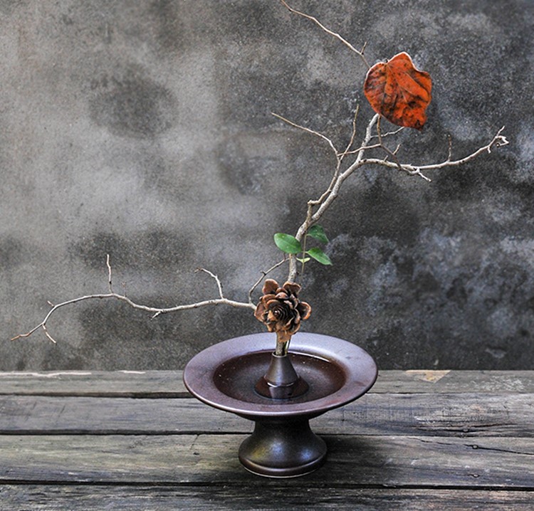 東方禪意插花藝術：古樸韻味的枯枝插花