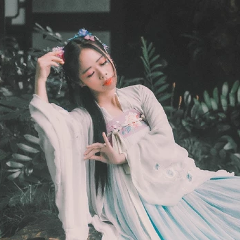 清新淡雅帶傘女生頭像，唯美古風真人頭像