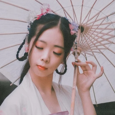 清新淡雅帶傘女生頭像，唯美古風真人頭像