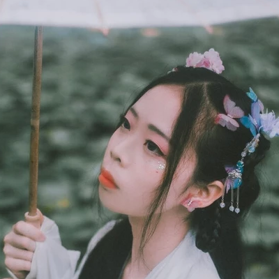 清新淡雅帶傘女生頭像，唯美古風真人頭像