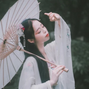 清新淡雅帶傘女生頭像，唯美古風真人頭像