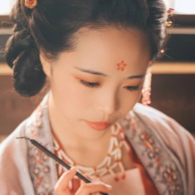 古典梅花妝女生頭像，唯美古風(fēng)真人頭像