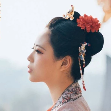 古典梅花妝女生頭像，唯美古風(fēng)真人頭像