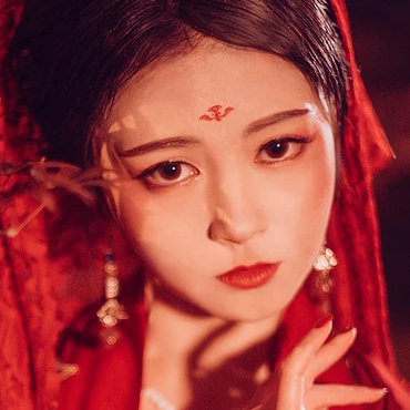 朱紅嬌艷女生頭像，唯美古風真人頭像
