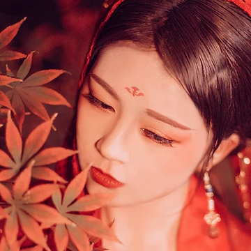 朱紅嬌艷女生頭像，唯美古風真人頭像