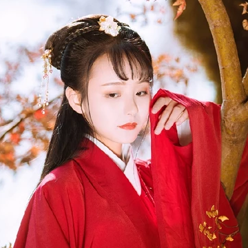 楓葉紅衣女生頭像，唯美古風(fēng)真人頭像