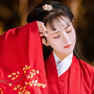 楓葉紅衣女生頭像，唯美古風(fēng)真人頭像