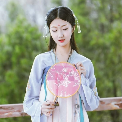 清新帶傘女生頭像，唯美古風真人頭像