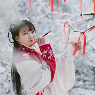 冰雪天地紅衣女生頭像，唯美古風(fēng)真人頭像