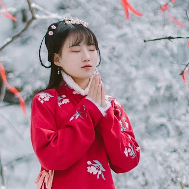 冰雪天地紅衣女生頭像，唯美古風(fēng)真人頭像