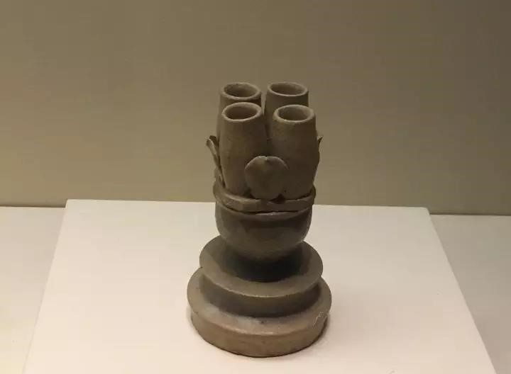 六朝青瓷：中國陶瓷史，一部青瓷史!