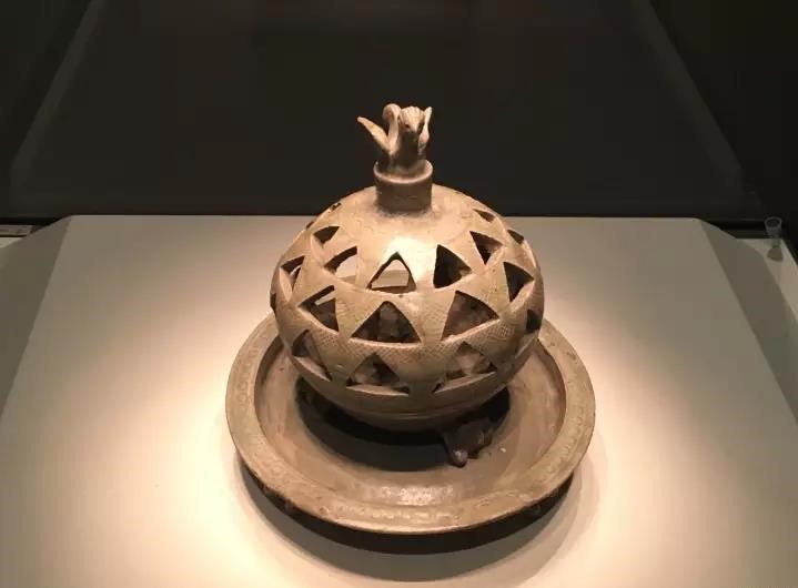 六朝青瓷：中國陶瓷史，一部青瓷史!