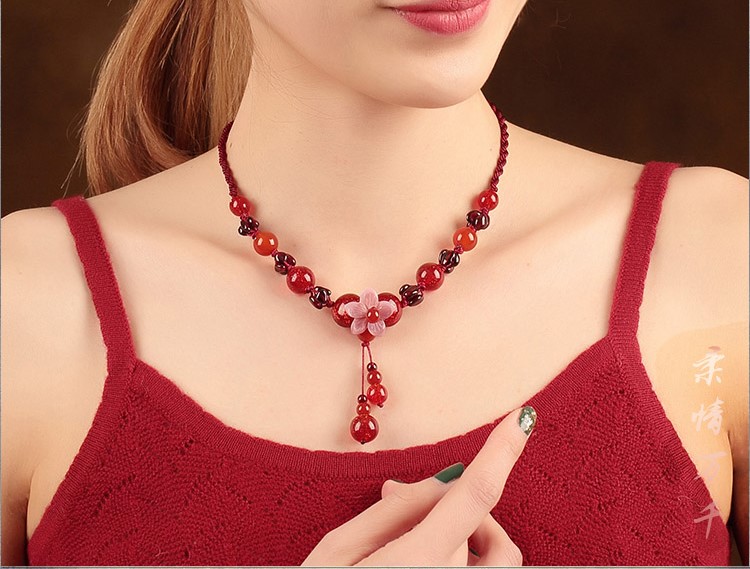 柔情紅色鎖骨鏈，民族風(fēng)紅珠項(xiàng)鏈?zhǔn)罪? src="/wenxue/d/file/bigpic/190404/04/13-1P225113104.jpg" / data-js2t="ablADl"><br / data-VOeI="WddiZ7">
	<img alt=