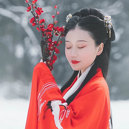 紅梅白雪彈琴女生頭像，唯美古風(fēng)真人頭像