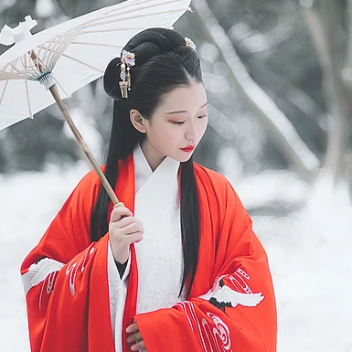 紅梅白雪彈琴女生頭像，唯美古風(fēng)真人頭像