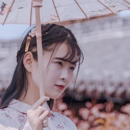油紙傘下清新文藝女生頭像，唯美古風(fēng)真人頭像