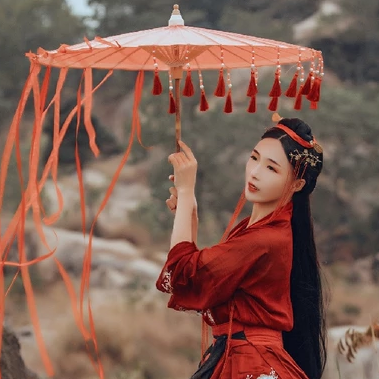 紅裳彈琵琶女生頭像，唯美古風(fēng)真人頭像