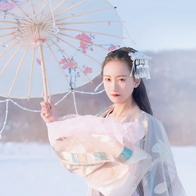 翩翩起舞帶傘女生頭像，唯美古風(fēng)真人頭像