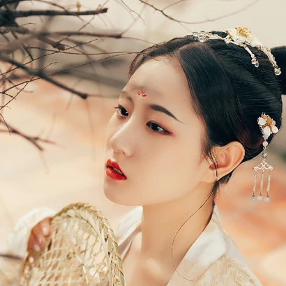 花溪佳人帶團(tuán)扇女生頭像，唯美古風(fēng)真人頭像