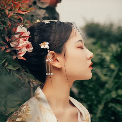 花溪佳人帶團(tuán)扇女生頭像，唯美古風(fēng)真人頭像