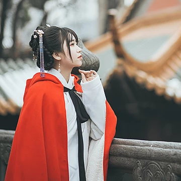 清新文藝紅披風(fēng)女生頭像，唯美古風(fēng)真人頭像