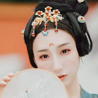 紅妝典雅帶傘團(tuán)扇女生頭像，唯美古風(fēng)真人頭像