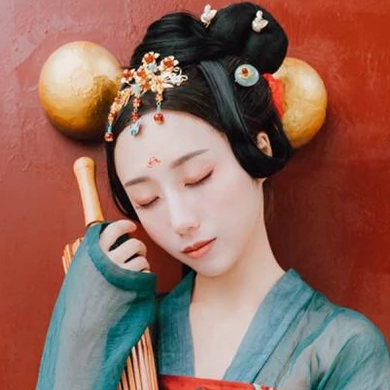 紅妝典雅帶傘團(tuán)扇女生頭像，唯美古風(fēng)真人頭像