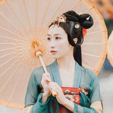 紅妝典雅帶傘團(tuán)扇女生頭像，唯美古風(fēng)真人頭像