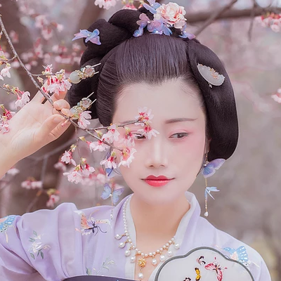 櫻花樹下粉色佳人女生頭像，唯美古風(fēng)真人頭像