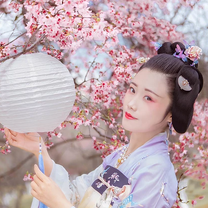 櫻花樹下粉色佳人女生頭像，唯美古風(fēng)真人頭像