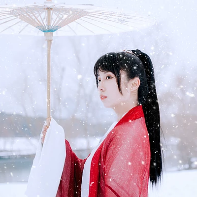 初雪紅衣俠客女生頭像，唯美古風(fēng)真人頭像