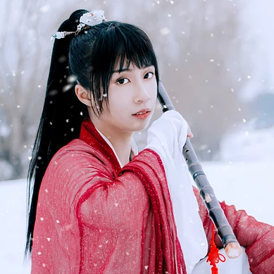 初雪紅衣俠客女生頭像，唯美古風(fēng)真人頭像