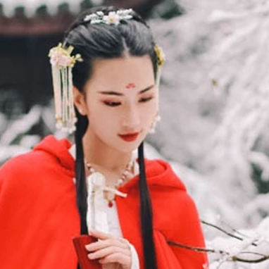寒雪紅披風(fēng)女生頭像，唯美古風(fēng)真人頭像