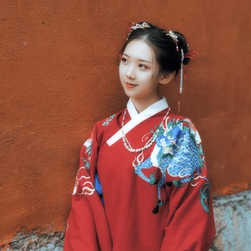 古典紅衣漢服帶團(tuán)扇女生頭像，唯美古風(fēng)頭像