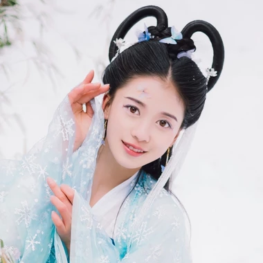 雪地清新閨蜜帶傘頭像，唯美古風真人頭像