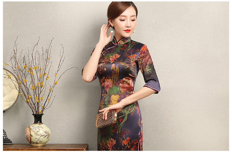 百花齊放優(yōu)雅旗袍，深紫色印花旗袍裙