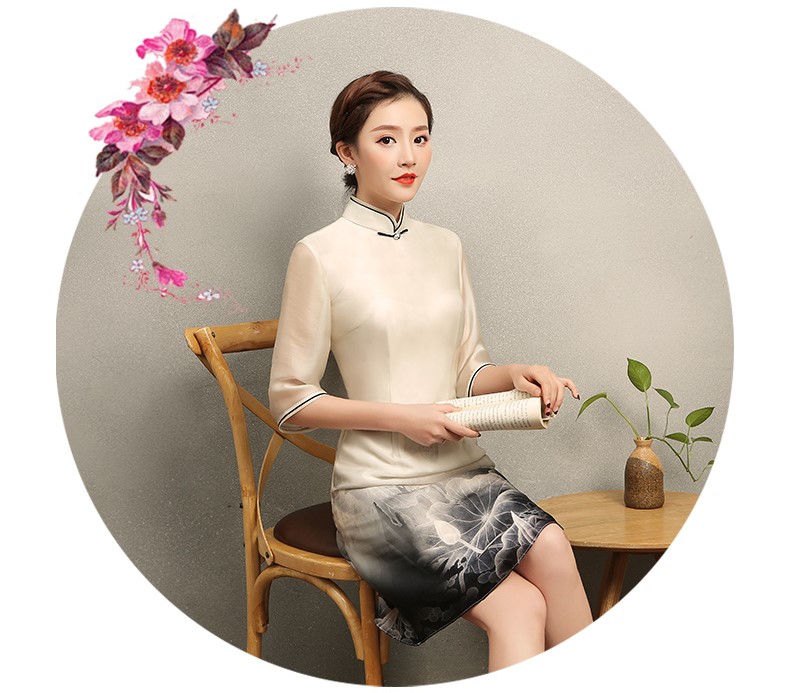 水墨荷花印花旗袍，淡雅米白色中式旗袍裙