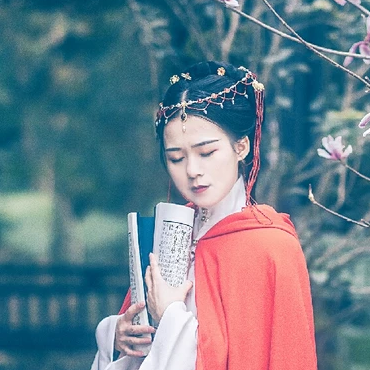 木蘭花開帶琴女生頭像，唯美古風(fēng)真人頭像