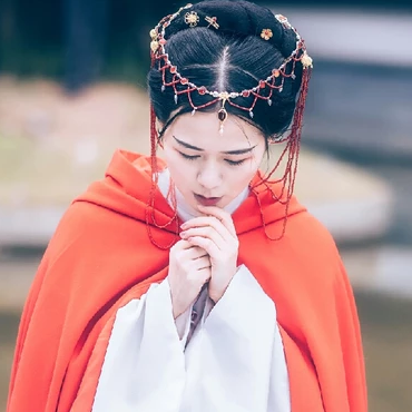 木蘭花開帶琴女生頭像，唯美古風(fēng)真人頭像