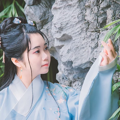 文藝藍(lán)衣帶團(tuán)扇女生頭像，唯美古風(fēng)真人頭像