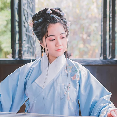 文藝藍(lán)衣帶團(tuán)扇女生頭像，唯美古風(fēng)真人頭像