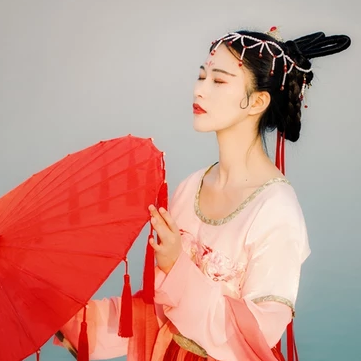 紅傘抱寵物女生頭像，唯美古風(fēng)真人頭像