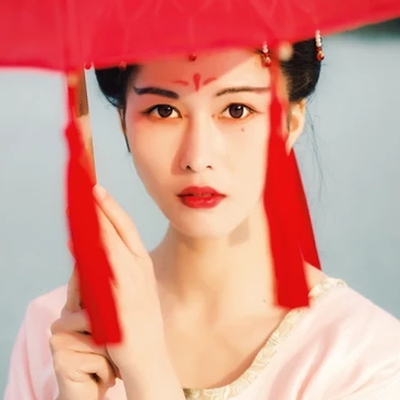 紅傘抱寵物女生頭像，唯美古風(fēng)真人頭像