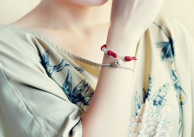 囍吉家佳樂(lè)文學(xué)手鏈，本命年紅繩銀蓮花鈴鐺首飾