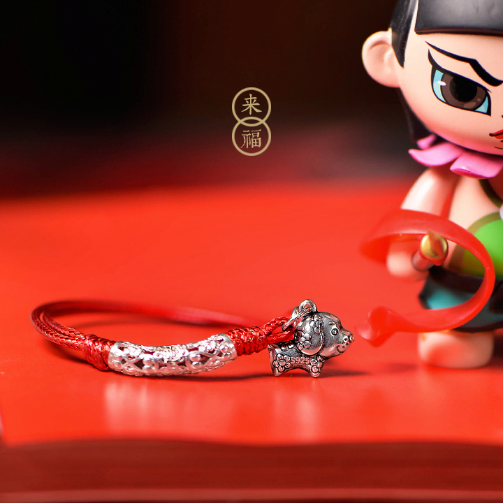 雕花狗生肖手鏈，本命年紅繩銀手鏈飾品