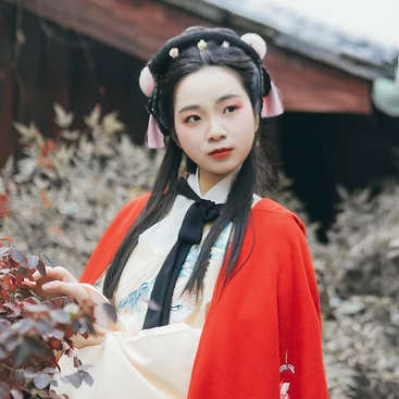 古典紅披風女生頭像,唯美古風真人頭像